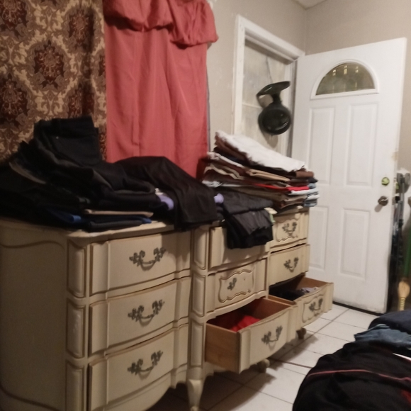 Everything - Picture 3 of 11